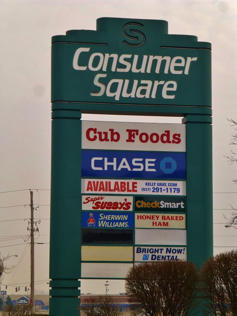 Consumer Square Chain Shopping Mall with Something for Everyone