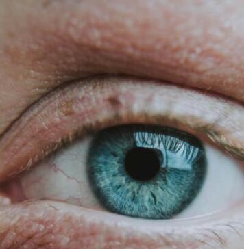 wrinkles and eye cream