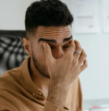 Stress rings in eyes