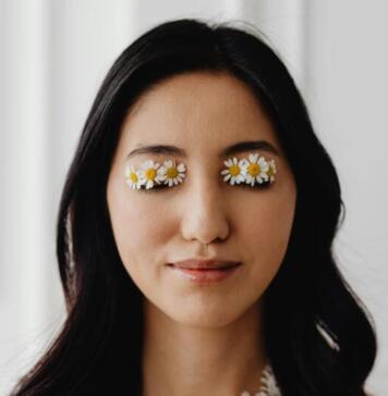 Dark eyelids