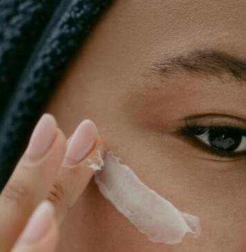 Cleaning Contact Lenses