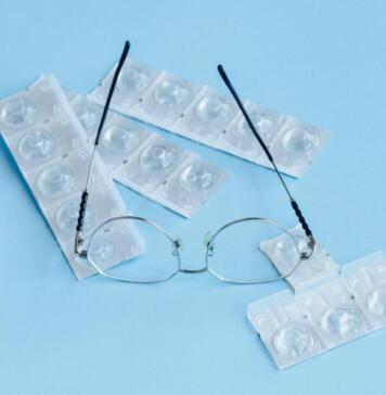 Contact Lenses vs Glasses: Which Is Better for You