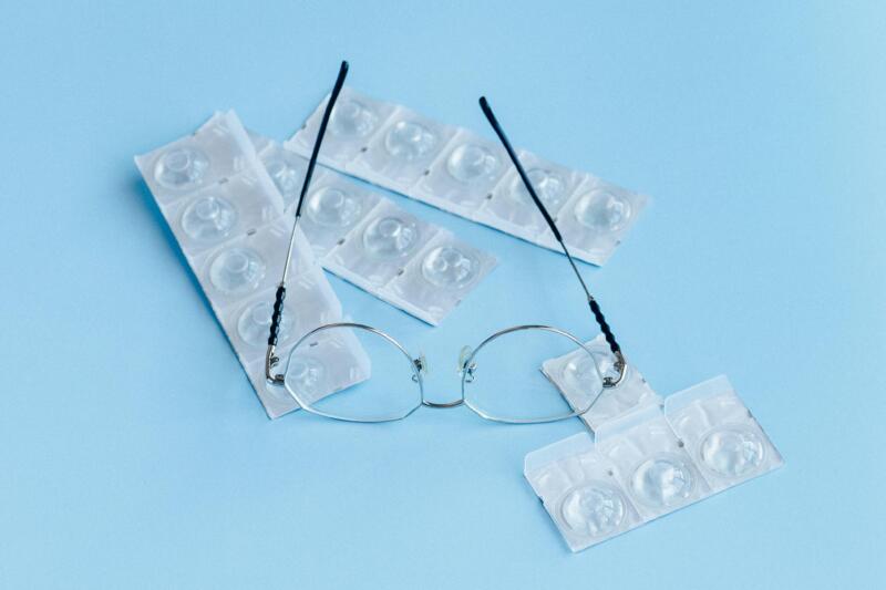Contact Lenses vs Glasses: Which Is Better for You